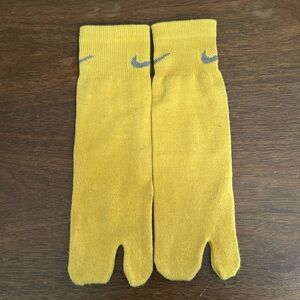 NWOT Nike Split Toe Socks